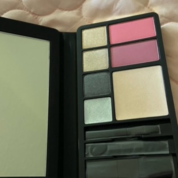 NEW Yves Saint Laurent Makeup | Ysl Makeup Palette Travel Selection - Picture 1 of 4